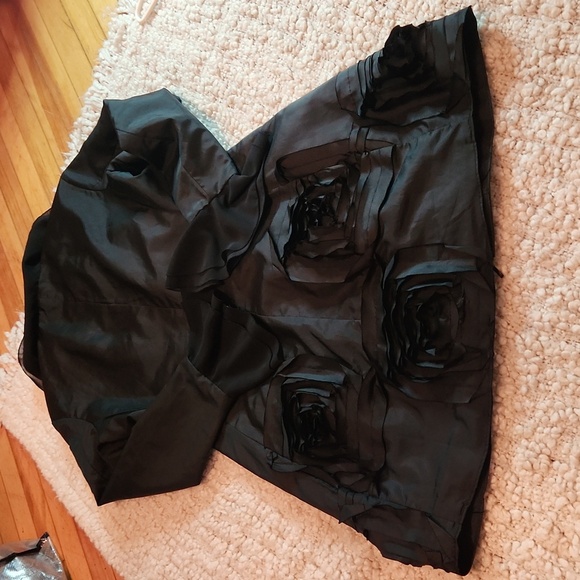 Samuel Dong trench with ruffles and Rosetta embellishment - Picture 7 of 10